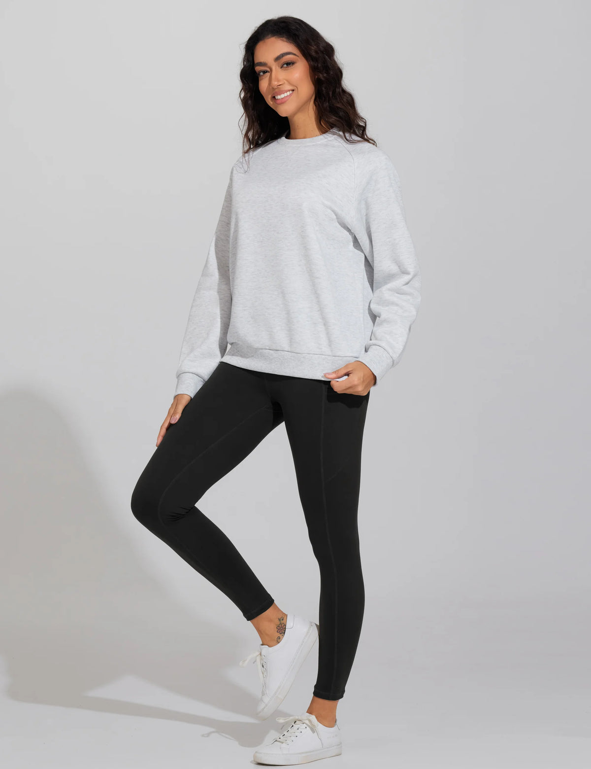 THE GYM PEOPLE Women's Long Sleeves Fleece Sweatshirts Loose Fit Crewneck Workout Casual Pullover Tops